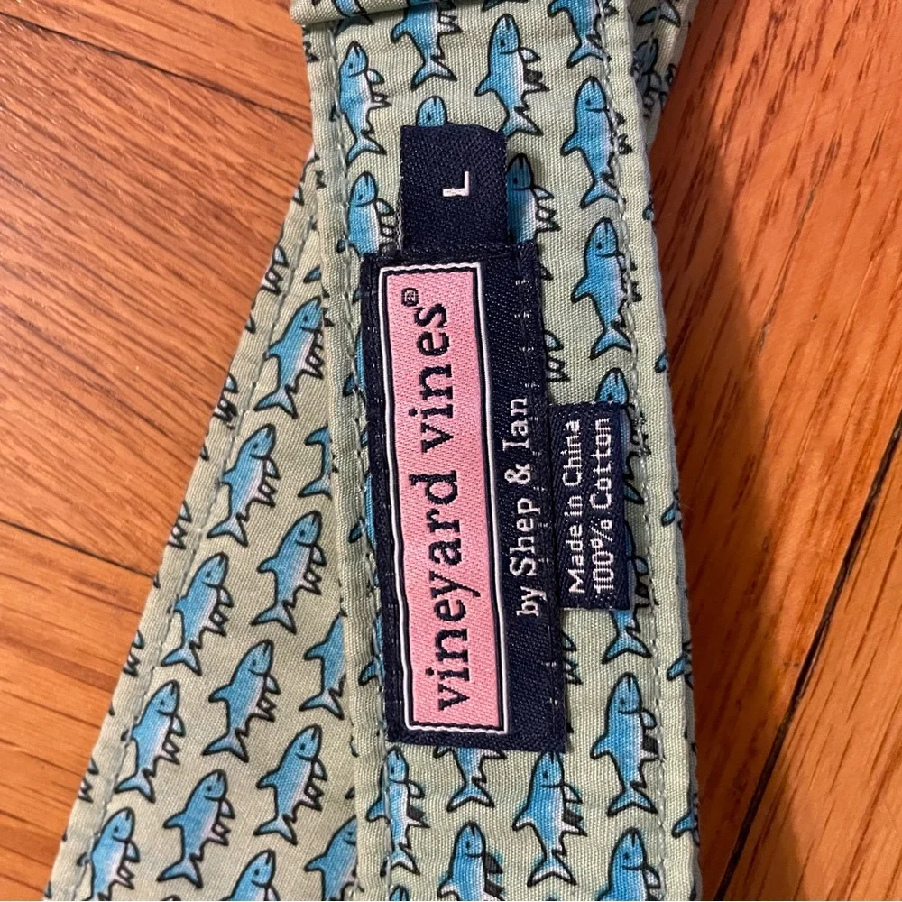 Vineyard Vines great size